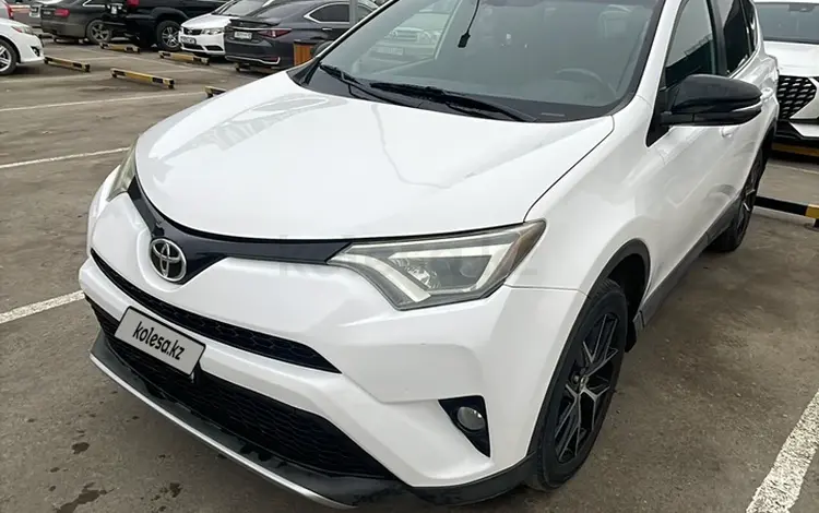 Toyota RAV4 2016 годаүшін8 800 000 тг. в Актау