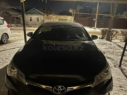 Toyota Camry 2015 года за 6 500 000 тг. в Уральск – фото 3