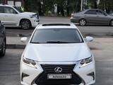 Lexus ES 200 2017 года за 11 500 000 тг. в Алматы – фото 2