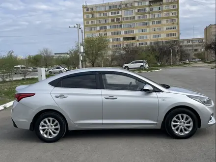 Hyundai Accent 2018 года за 7 150 000 тг. в Актау – фото 4