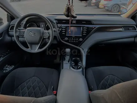 Toyota Camry 2020 года за 13 500 000 тг. в Уральск – фото 8