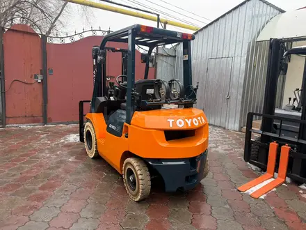 Toyota  7FG25 2000 года за 5 900 000 тг. в Алматы – фото 3