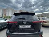 Toyota Highlander 2022 года за 36 000 000 тг. в Астана – фото 4