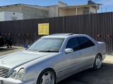 Mercedes-Benz E 320 2001 года за 6 200 000 тг. в Актау – фото 2