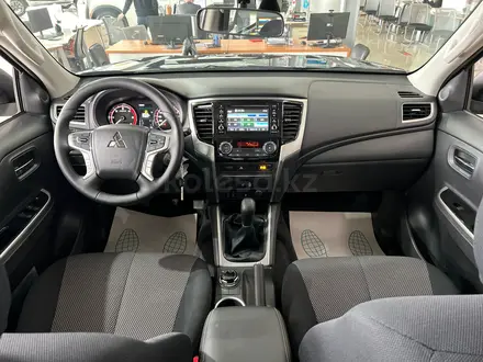 Mitsubishi L200 DC Invite 2022 года за 19 890 000 тг. в Усть-Каменогорск – фото 13