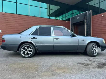 Mercedes-Benz E 260 1992 года за 1 300 000 тг. в Жезказган – фото 2