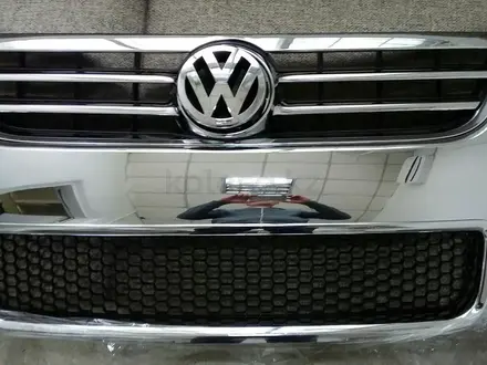 Решетка радиатора Volkswagen Touareg за 80 000 тг. в Алматы – фото 2