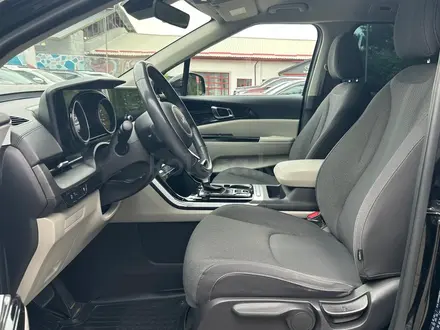 Kia Carnival 2023 года за 17 290 000 тг. в Алматы – фото 11