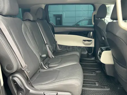 Kia Carnival 2023 года за 17 290 000 тг. в Алматы – фото 19