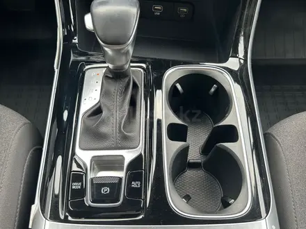 Kia Carnival 2023 года за 17 290 000 тг. в Алматы – фото 24