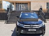 Toyota Highlander 2019 года за 19 000 000 тг. в Шымкент