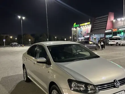 Volkswagen Polo 2015 года за 5 200 000 тг. в Актобе – фото 2