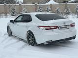 Toyota Camry 2021 года за 17 000 000 тг. в Актобе – фото 5