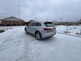 Volkswagen Touareg 2022 года за 27 500 000 тг. в Атырау – фото 2