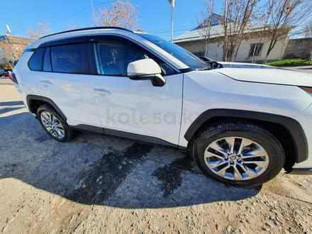 Toyota RAV4 2019 года за 15 500 000 тг. в Шымкент – фото 3