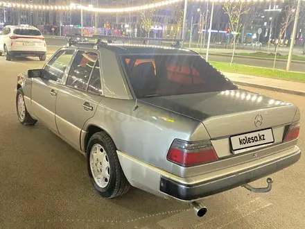 Mercedes-Benz E 220 1991 года за 900 000 тг. в Астана