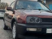 Volkswagen Golf 1995 года за 750 000 тг. в Алматы