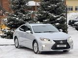 Lexus ES 300h 2014 годаfor9 500 000 тг. в Павлодар