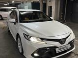 Toyota Camry 2018 года за 12 645 000 тг. в Алматы – фото 2