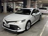 Toyota Camry 2018 года за 12 645 000 тг. в Алматы – фото 4