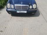 Mercedes-Benz E 320 1998 года за 3 300 000 тг. в Усть-Каменогорск – фото 2