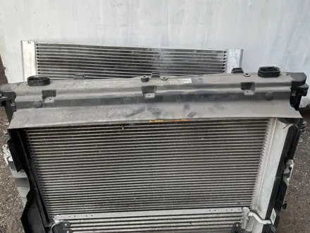 Радиатор и радиатор кондиционера E65 за 15 000 тг. в Алматы – фото 13