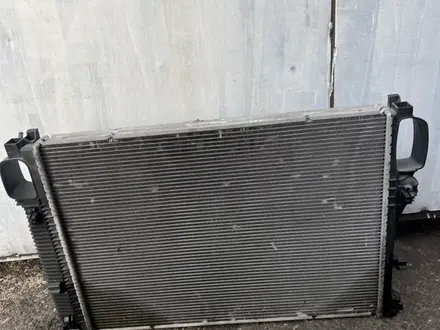 Радиатор и радиатор кондиционера E65 за 15 000 тг. в Алматы – фото 24