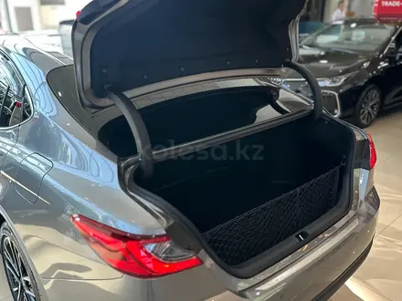 Toyota Camry Luxe 2025 года за 23 190 000 тг. в Алматы – фото 9