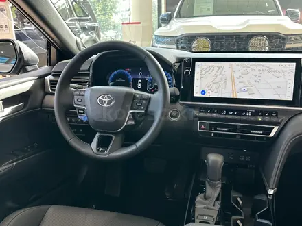 Toyota Camry Luxe 2025 года за 23 190 000 тг. в Алматы – фото 16
