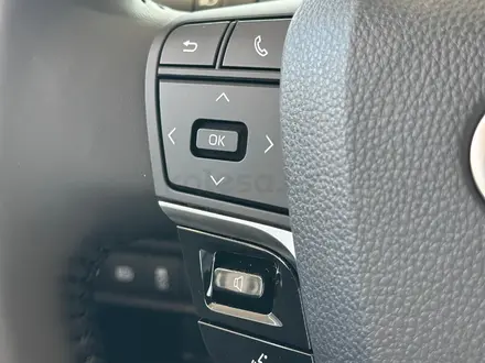 Toyota Camry Luxe 2025 года за 23 190 000 тг. в Алматы – фото 19