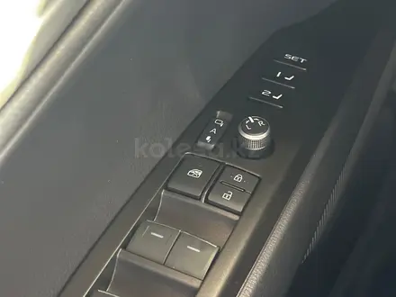Toyota Camry Luxe 2025 года за 23 190 000 тг. в Алматы – фото 22