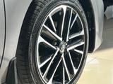 Toyota Camry Luxe 2025 года за 23 190 000 тг. в Алматы – фото 4