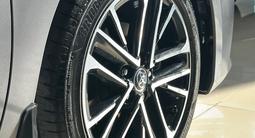 Toyota Camry Luxe 2025 годаүшін23 190 000 тг. в Алматы – фото 4
