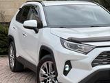 Toyota RAV4 2021 года за 21 000 000 тг. в Алматы – фото 4