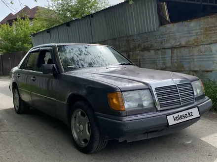 Mercedes-Benz E 260 1993 года за 1 350 000 тг. в Алматы – фото 3