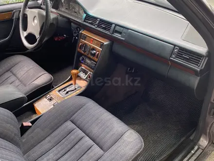 Mercedes-Benz E 260 1993 года за 1 350 000 тг. в Алматы – фото 9