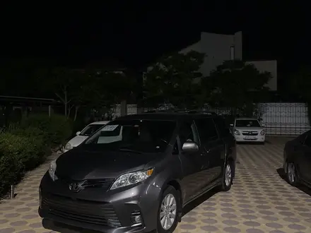 Toyota Sienna 2015 года за 7 900 000 тг. в Актау