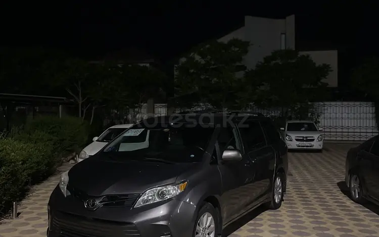 Toyota Sienna 2015 года за 7 900 000 тг. в Актау