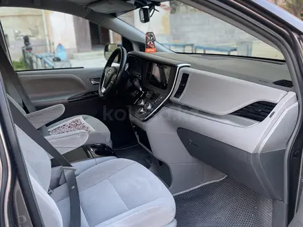 Toyota Sienna 2015 года за 7 900 000 тг. в Актау – фото 5
