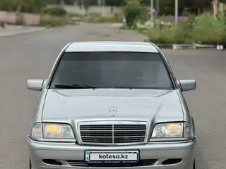 Mercedes-Benz C 240