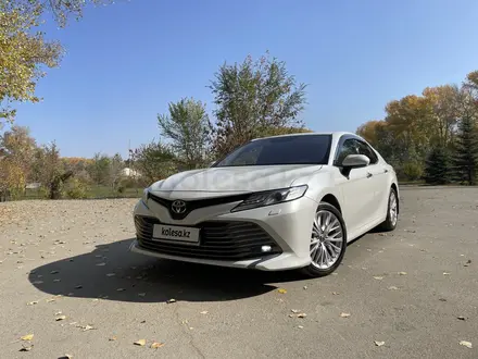 Toyota Camry 2018 года за 14 000 000 тг. в Семей