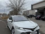Toyota Camry 2018 года за 13 500 000 тг. в Семей