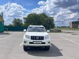 Toyota Land Cruiser Prado 2011 года за 13 500 000 тг. в Актобе – фото 2
