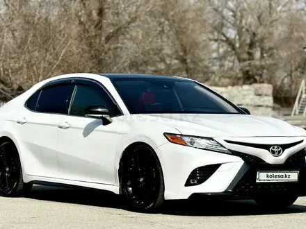 Toyota Camry 2018 года за 14 000 000 тг. в Алматы – фото 3