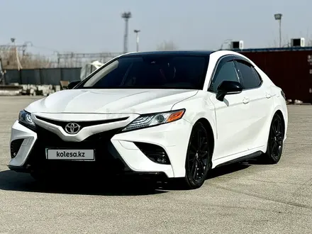 Toyota Camry 2018 года за 14 000 000 тг. в Алматы
