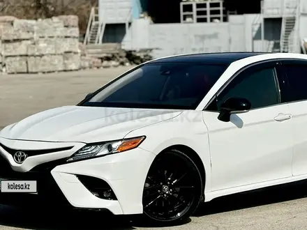 Toyota Camry 2018 года за 14 000 000 тг. в Алматы – фото 5