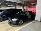 Volkswagen Passat 2022 года за 18 500 000 тг. в Астана