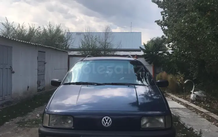 Volkswagen Passat 1992 годаfor900 000 тг. в Есик