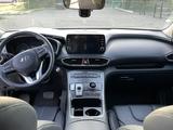 Hyundai Santa Fe 2021 года за 15 000 000 тг. в Уральск – фото 4