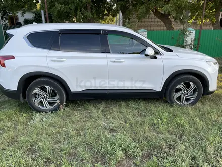 Hyundai Santa Fe 2021 года за 15 000 000 тг. в Уральск – фото 3